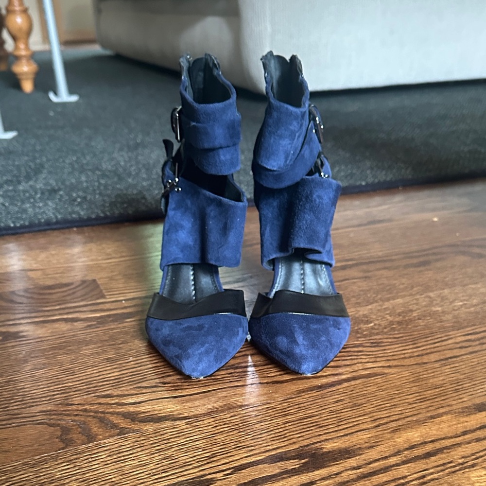 DV by Dolce Vita Navy and Black Heels (Basically New)